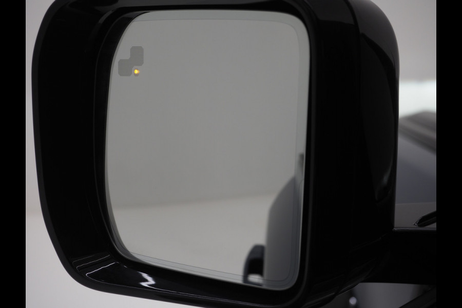 Land Rover Defender 110 2.0 P400e 110 Urban WideTrack Look | Panoramadak | Explorer Pack | Sidesteps | Lightbar | Trekhaak | Meridian | Carplay