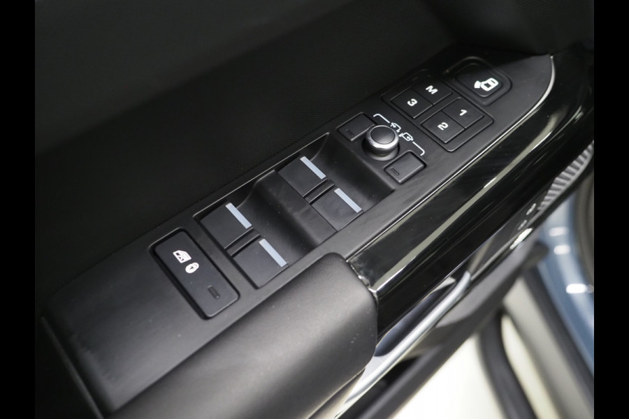 Land Rover Defender 110 2.0 P400e 110 Urban WideTrack Look | Panoramadak | Explorer Pack | Sidesteps | Lightbar | Trekhaak | Meridian | Carplay