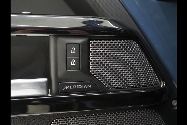 Land Rover Defender 110 2.0 P400e 110 Urban WideTrack Look | Panoramadak | Explorer Pack | Sidesteps | Lightbar | Trekhaak | Meridian | Carplay