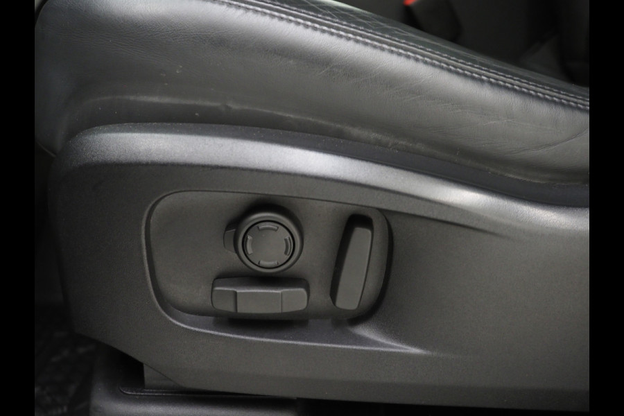 Land Rover Defender 110 2.0 P400e 110 Urban WideTrack Look | Panoramadak | Explorer Pack | Sidesteps | Lightbar | Trekhaak | Meridian | Carplay