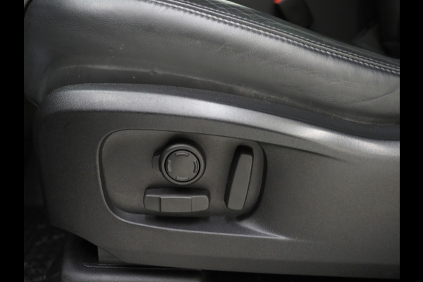 Land Rover Defender 110 2.0 P400e 110 Urban WideTrack Look | Panoramadak | Explorer Pack | Sidesteps | Lightbar | Trekhaak | Meridian | Carplay