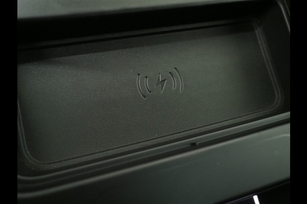 Land Rover Defender 110 2.0 P400e 110 Urban WideTrack Look | Panoramadak | Explorer Pack | Sidesteps | Lightbar | Trekhaak | Meridian | Carplay