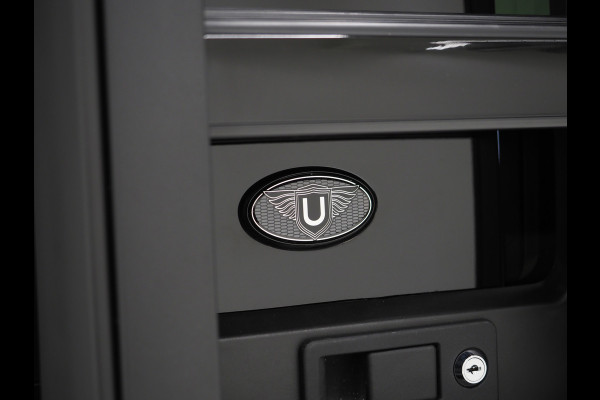 Land Rover Defender 110 2.0 P400e 110 Urban WideTrack Look | Panoramadak | Explorer Pack | Sidesteps | Lightbar | Trekhaak | Meridian | Carplay