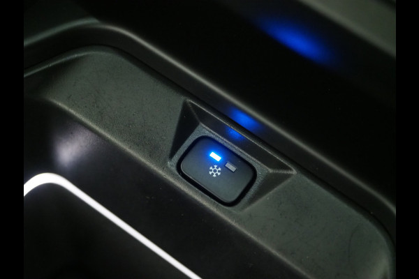 Land Rover Defender 110 2.0 P400e 110 Urban WideTrack Look | Panoramadak | Explorer Pack | Sidesteps | Lightbar | Trekhaak | Meridian | Carplay