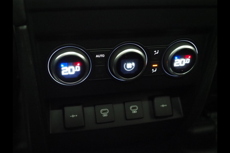 Land Rover Defender 110 2.0 P400e 110 Urban WideTrack Look | Panoramadak | Explorer Pack | Sidesteps | Lightbar | Trekhaak | Meridian | Carplay