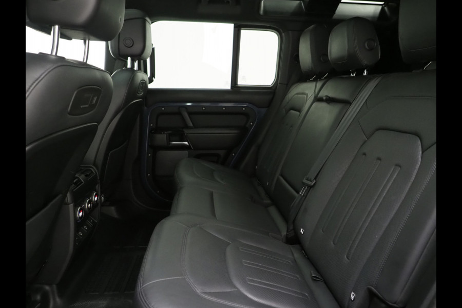 Land Rover Defender 110 2.0 P400e 110 Urban WideTrack Look | Panoramadak | Explorer Pack | Sidesteps | Lightbar | Trekhaak | Meridian | Carplay
