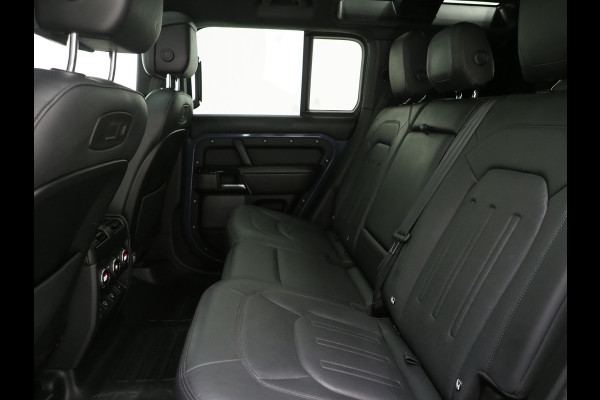 Land Rover Defender 110 2.0 P400e 110 Urban WideTrack Look | Panoramadak | Explorer Pack | Sidesteps | Lightbar | Trekhaak | Meridian | Carplay
