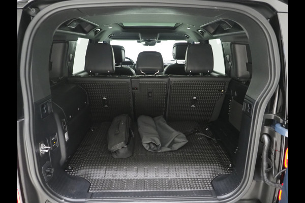 Land Rover Defender 110 2.0 P400e 110 Urban WideTrack Look | Panoramadak | Explorer Pack | Sidesteps | Lightbar | Trekhaak | Meridian | Carplay