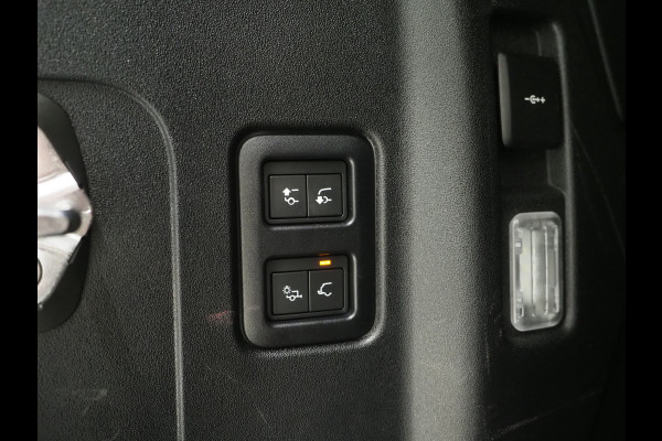 Land Rover Defender 110 2.0 P400e 110 Urban WideTrack Look | Panoramadak | Explorer Pack | Sidesteps | Lightbar | Trekhaak | Meridian | Carplay