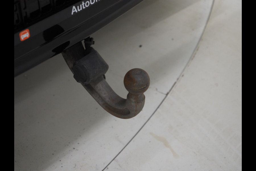 Land Rover Defender 110 2.0 P400e 110 Urban WideTrack Look | Panoramadak | Explorer Pack | Sidesteps | Lightbar | Trekhaak | Meridian | Carplay