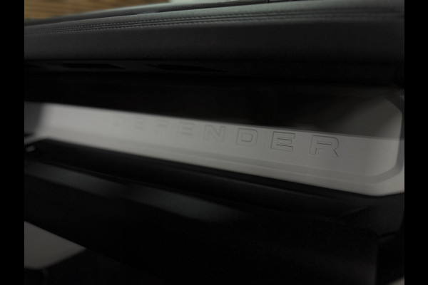 Land Rover Defender 110 2.0 D200 110 | Pano | PPF | Meridian | Trekhaak | Carplay | Geel kenteken incl btw