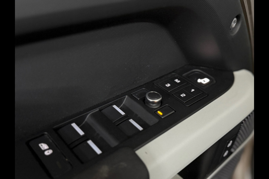 Land Rover Defender 110 2.0 D240 110 SE | Pano | Leer| Memory | Luchtvering | 360° Camera | Meridian | incl btw geel kenteken