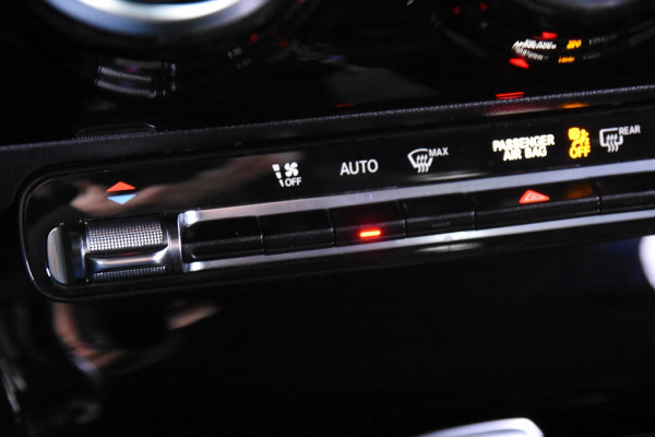 Mercedes-Benz CLA-Klasse 200 d Automaat *1ste Eigenaar*Navigatie*Trekhaak*Stoelverwarming*