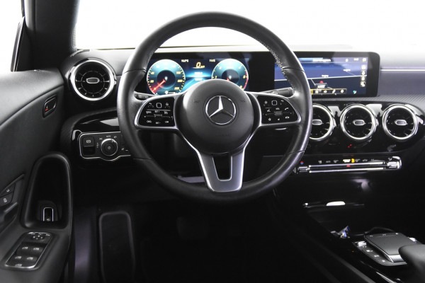 Mercedes-Benz CLA-Klasse 200 d Automaat *1ste Eigenaar*Navigatie*Trekhaak*Stoelverwarming*