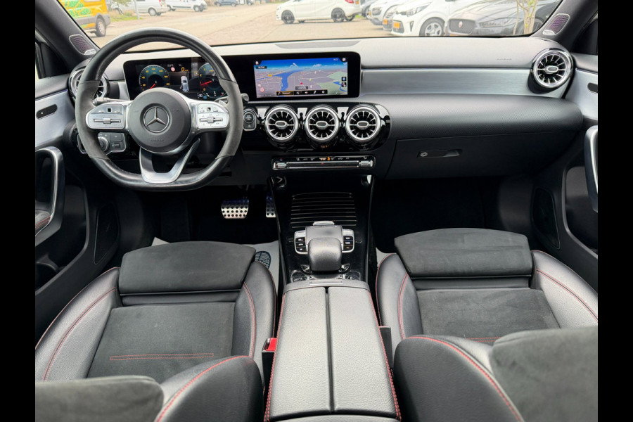 Mercedes-Benz A-Klasse 250 Premium Plus AMG-Pakket l Sfeerverlichting l Widescreen