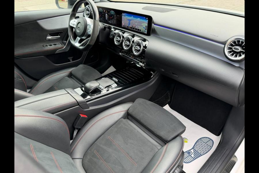 Mercedes-Benz A-Klasse 250 Premium Plus AMG-Pakket l Sfeerverlichting l Widescreen
