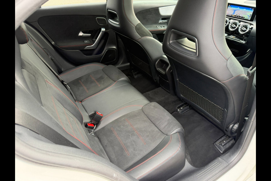 Mercedes-Benz A-Klasse 250 Premium Plus AMG-Pakket l Sfeerverlichting l Widescreen