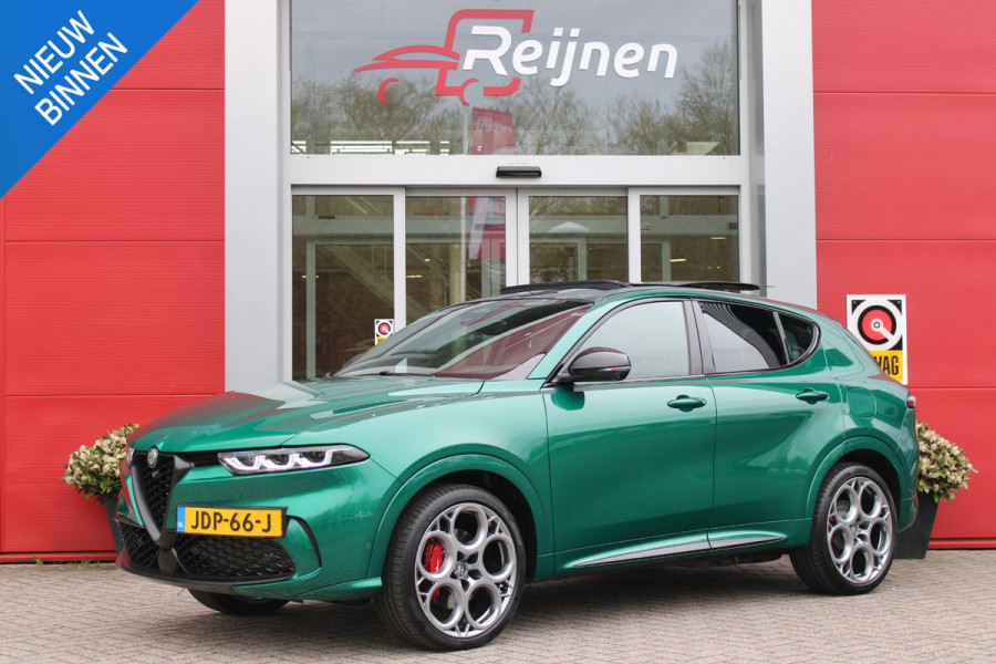 Alfa Romeo Tonale 1.3T PHEV 280PK TRIBUTO ITALIANO | PANORAMISCH SCHUIF / KANTELDAK | ZWART DAK | ZWART LEDEREN BEKLEDING MET RODE ACCENTEN/ GEBORDUURD "TRIBUTO ITALIANO" LOGO OP HOOFD STEUNEN | VOORSTOELEN / STUUR VERWARMD | VOORSTOELEN ELEKTRISCH VERSTELBAAR | HARMAN KARDON | DRAADLOOS APPLE CARPLAY / ANDROID AUTO | 360° CAMERA | AUTOMATISCH DIMMENDE BUITENSPIEGELS | 20"INCH LICHTMETALEN VELGEN | ADAPTIVE CRUISE CONTROL | KEYLESS ENTRY / START | ELEKTRISCH BEDIENBARE ACHTERKLEP | DRAADLOZE TELEFOONLADER | AMBIENT LIGHTING | DONKERE HEMELBEKLEDING | SCHAKELFLIPPERS AAN HET STUUR | VERW