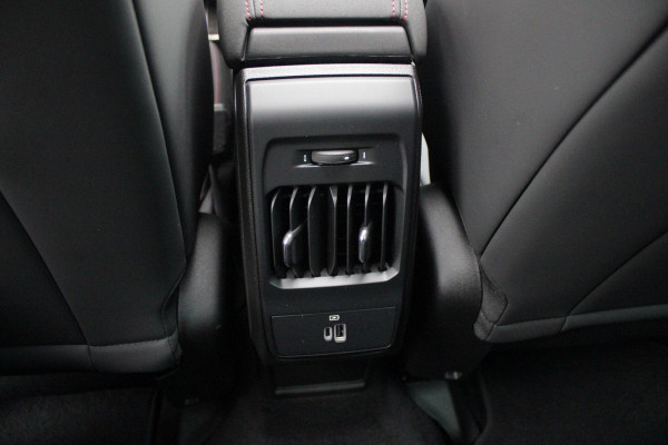 Alfa Romeo Tonale 1.3T PHEV 280PK TRIBUTO ITALIANO | PANORAMISCH SCHUIF / KANTELDAK | ZWART DAK | ZWART LEDEREN BEKLEDING MET RODE ACCENTEN/ GEBORDUURD "TRIBUTO ITALIANO" LOGO OP HOOFD STEUNEN | VOORSTOELEN / STUUR VERWARMD | VOORSTOELEN ELEKTRISCH VERSTELBAAR | HARMAN KARDON | DRAADLOOS APPLE CARPLAY / ANDROID AUTO | 360° CAMERA | AUTOMATISCH DIMMENDE BUITENSPIEGELS | 20"INCH LICHTMETALEN VELGEN | ADAPTIVE CRUISE CONTROL | KEYLESS ENTRY / START | ELEKTRISCH BEDIENBARE ACHTERKLEP | DRAADLOZE TELEFOONLADER | AMBIENT LIGHTING | DONKERE HEMELBEKLEDING | SCHAKELFLIPPERS AAN HET STUUR | VERW