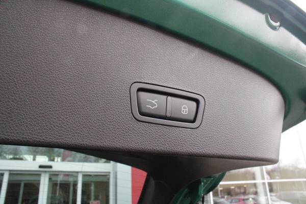 Alfa Romeo Tonale 1.3T PHEV 280PK TRIBUTO ITALIANO | PANORAMISCH SCHUIF / KANTELDAK | ZWART DAK | ZWART LEDEREN BEKLEDING MET RODE ACCENTEN/ GEBORDUURD "TRIBUTO ITALIANO" LOGO OP HOOFD STEUNEN | VOORSTOELEN / STUUR VERWARMD | VOORSTOELEN ELEKTRISCH VERSTELBAAR | HARMAN KARDON | DRAADLOOS APPLE CARPLAY / ANDROID AUTO | 360° CAMERA | AUTOMATISCH DIMMENDE BUITENSPIEGELS | 20"INCH LICHTMETALEN VELGEN | ADAPTIVE CRUISE CONTROL | KEYLESS ENTRY / START | ELEKTRISCH BEDIENBARE ACHTERKLEP | DRAADLOZE TELEFOONLADER | AMBIENT LIGHTING | DONKERE HEMELBEKLEDING | SCHAKELFLIPPERS AAN HET STUUR | VERW