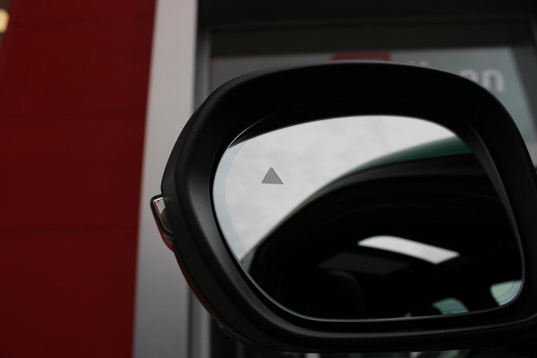 Alfa Romeo Tonale 1.3T PHEV 280PK TRIBUTO ITALIANO | PANORAMISCH SCHUIF / KANTELDAK | ZWART DAK | ZWART LEDEREN BEKLEDING MET RODE ACCENTEN/ GEBORDUURD "TRIBUTO ITALIANO" LOGO OP HOOFD STEUNEN | VOORSTOELEN / STUUR VERWARMD | VOORSTOELEN ELEKTRISCH VERSTELBAAR | HARMAN KARDON | DRAADLOOS APPLE CARPLAY / ANDROID AUTO | 360° CAMERA | AUTOMATISCH DIMMENDE BUITENSPIEGELS | 20"INCH LICHTMETALEN VELGEN | ADAPTIVE CRUISE CONTROL | KEYLESS ENTRY / START | ELEKTRISCH BEDIENBARE ACHTERKLEP | DRAADLOZE TELEFOONLADER | AMBIENT LIGHTING | DONKERE HEMELBEKLEDING | SCHAKELFLIPPERS AAN HET STUUR | VERW