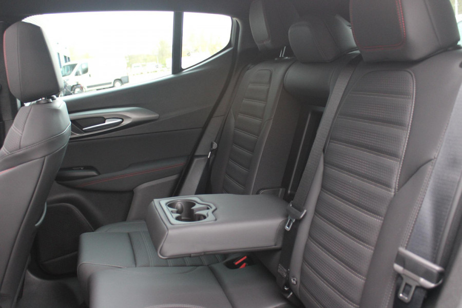 Alfa Romeo Tonale 1.3T PHEV 280PK TRIBUTO ITALIANO | PANORAMISCH SCHUIF / KANTELDAK | ZWART DAK | ZWART LEDEREN BEKLEDING MET RODE ACCENTEN/ GEBORDUURD "TRIBUTO ITALIANO" LOGO OP HOOFD STEUNEN | VOORSTOELEN / STUUR VERWARMD | VOORSTOELEN ELEKTRISCH VERSTELBAAR | HARMAN KARDON | DRAADLOOS APPLE CARPLAY / ANDROID AUTO | 360° CAMERA | AUTOMATISCH DIMMENDE BUITENSPIEGELS | 20"INCH LICHTMETALEN VELGEN | ADAPTIVE CRUISE CONTROL | KEYLESS ENTRY / START | ELEKTRISCH BEDIENBARE ACHTERKLEP | DRAADLOZE TELEFOONLADER | AMBIENT LIGHTING | DONKERE HEMELBEKLEDING | SCHAKELFLIPPERS AAN HET STUUR | VERW