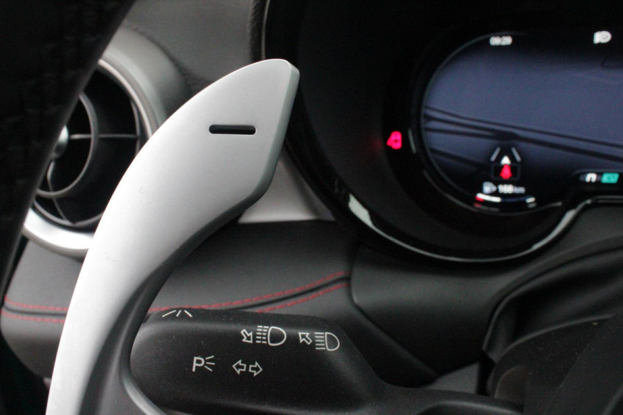 Alfa Romeo Tonale 1.3T PHEV 280PK TRIBUTO ITALIANO | PANORAMISCH SCHUIF / KANTELDAK | ZWART DAK | ZWART LEDEREN BEKLEDING MET RODE ACCENTEN/ GEBORDUURD "TRIBUTO ITALIANO" LOGO OP HOOFD STEUNEN | VOORSTOELEN / STUUR VERWARMD | VOORSTOELEN ELEKTRISCH VERSTELBAAR | HARMAN KARDON | DRAADLOOS APPLE CARPLAY / ANDROID AUTO | 360° CAMERA | AUTOMATISCH DIMMENDE BUITENSPIEGELS | 20"INCH LICHTMETALEN VELGEN | ADAPTIVE CRUISE CONTROL | KEYLESS ENTRY / START | ELEKTRISCH BEDIENBARE ACHTERKLEP | DRAADLOZE TELEFOONLADER | AMBIENT LIGHTING | DONKERE HEMELBEKLEDING | SCHAKELFLIPPERS AAN HET STUUR | VERW