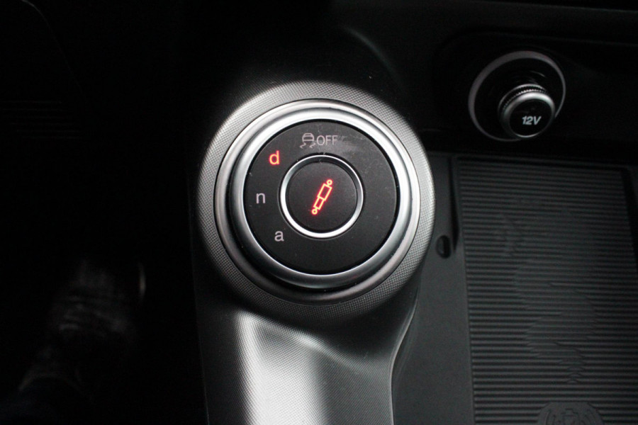 Alfa Romeo Tonale 1.3T PHEV 280PK TRIBUTO ITALIANO | PANORAMISCH SCHUIF / KANTELDAK | ZWART DAK | ZWART LEDEREN BEKLEDING MET RODE ACCENTEN/ GEBORDUURD "TRIBUTO ITALIANO" LOGO OP HOOFD STEUNEN | VOORSTOELEN / STUUR VERWARMD | VOORSTOELEN ELEKTRISCH VERSTELBAAR | HARMAN KARDON | DRAADLOOS APPLE CARPLAY / ANDROID AUTO | 360° CAMERA | AUTOMATISCH DIMMENDE BUITENSPIEGELS | 20"INCH LICHTMETALEN VELGEN | ADAPTIVE CRUISE CONTROL | KEYLESS ENTRY / START | ELEKTRISCH BEDIENBARE ACHTERKLEP | DRAADLOZE TELEFOONLADER | AMBIENT LIGHTING | DONKERE HEMELBEKLEDING | SCHAKELFLIPPERS AAN HET STUUR | VERW