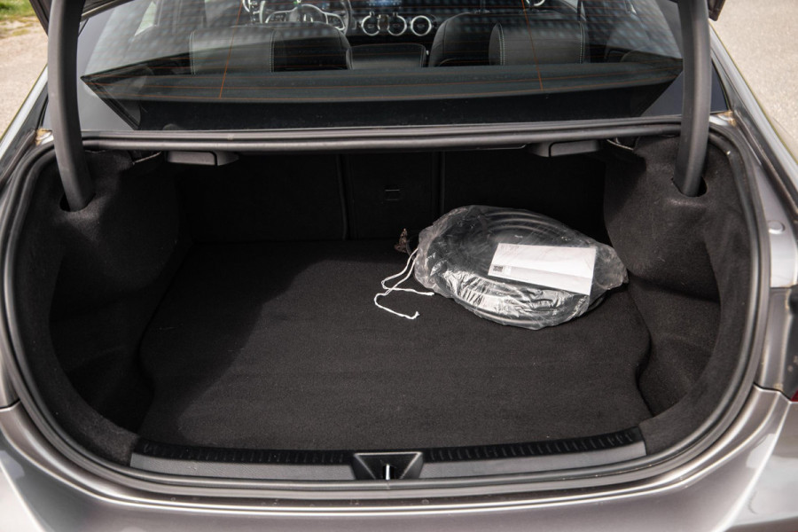 Mercedes-Benz A-Klasse 250 e Business Line CARPLAY / LEER / CAMERA / CRUISE CONTROLE / DEALER ONDERHOUDEN
