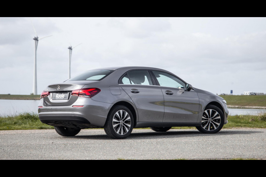 Mercedes-Benz A-Klasse 250 e Business Line CARPLAY / LEER / CAMERA / CRUISE CONTROLE / DEALER ONDERHOUDEN