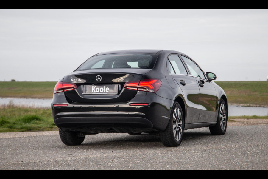 Mercedes-Benz A-Klasse 250 e Business Line AUTOMAAT / LEDER / CRUISE CONTROLE / CAMERA / CARPLAY