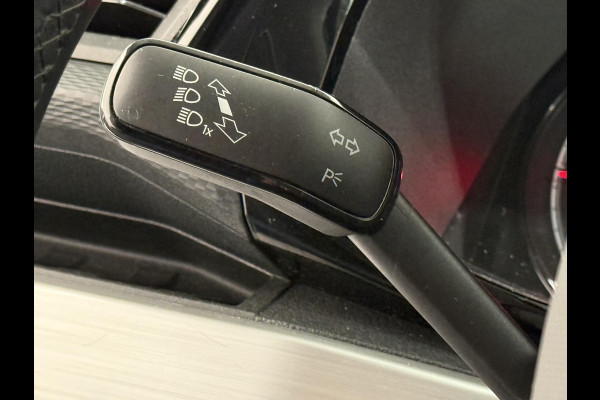 Volkswagen Transporter 2.0 TDI L2H1 28 Dubbele Cabine Highline Airco Cruise Control adaptief Parkeersensoren voor en achter 17" Lichtmetalen velgen