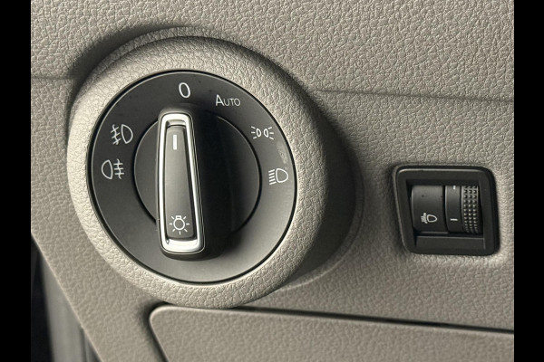 Volkswagen Transporter 2.0 TDI L2H1 28 Dubbele Cabine Highline Airco Cruise Control adaptief Parkeersensoren voor en achter 17" Lichtmetalen velgen