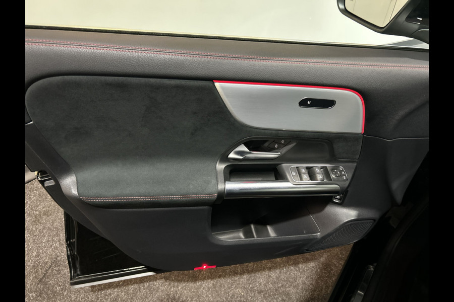 Mercedes-Benz EQA 350 4MATIC AMG Line 67 kWh Facelift Advanced, Distronic, LMV 20'' Soh (batterijcheck) Waarde 98,1 %