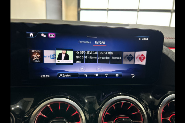 Mercedes-Benz EQA 350 4MATIC AMG Line 67 kWh Facelift Advanced, Distronic, LMV 20'' Soh (batterijcheck) Waarde 98,1 %