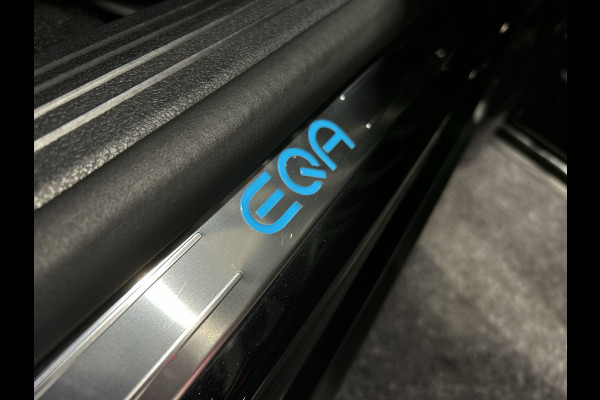 Mercedes-Benz EQA 350 4MATIC AMG Line 67 kWh Facelift Advanced, Distronic, LMV 20'' Soh (batterijcheck) Waarde 98,1 %