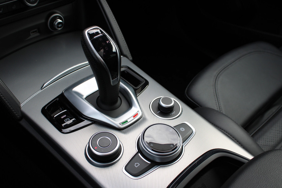 Alfa Romeo Stelvio 2.0 T GME AWD Veloce | Panoramadak | H/K | Leder | Carplay | Facelift