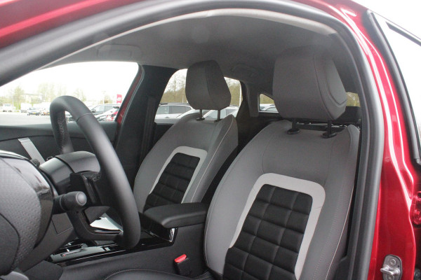 Citroën C4 C4 1.2 HYbrid 145PK MAX | HEAD UP DISPLAY | CAMERA VOOR + ACHTER | NAVIGATIE | DRAADLOZE TELEFOONLADER | FULL LED KOPLAMPEN | DRAADLOZE APPLE CARPLAY/ANDROID AUTO | 18" LICHTMETALEN VELGEN | ADAPTIVE CRUISE CONTROL | CLIMATE CONTROL | LEDEREN BEKLEDING | DAB+ RADIO | KEYLESS ENTRY/START |