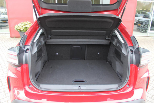 Citroën C4 C4 1.2 HYbrid 145PK MAX | HEAD UP DISPLAY | CAMERA VOOR + ACHTER | NAVIGATIE | DRAADLOZE TELEFOONLADER | FULL LED KOPLAMPEN | DRAADLOZE APPLE CARPLAY/ANDROID AUTO | 18" LICHTMETALEN VELGEN | ADAPTIVE CRUISE CONTROL | CLIMATE CONTROL | LEDEREN BEKLEDING | DAB+ RADIO | KEYLESS ENTRY/START |