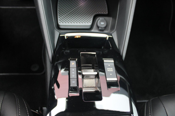 Citroën C4 C4 1.2 HYbrid 145PK MAX | HEAD UP DISPLAY | CAMERA VOOR + ACHTER | NAVIGATIE | DRAADLOZE TELEFOONLADER | FULL LED KOPLAMPEN | DRAADLOZE APPLE CARPLAY/ANDROID AUTO | 18" LICHTMETALEN VELGEN | ADAPTIVE CRUISE CONTROL | CLIMATE CONTROL | LEDEREN BEKLEDING | DAB+ RADIO | KEYLESS ENTRY/START |