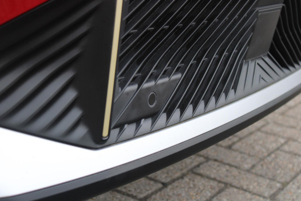 Citroën C4 C4 1.2 HYbrid 145PK MAX | HEAD UP DISPLAY | CAMERA VOOR + ACHTER | NAVIGATIE | DRAADLOZE TELEFOONLADER | FULL LED KOPLAMPEN | DRAADLOZE APPLE CARPLAY/ANDROID AUTO | 18" LICHTMETALEN VELGEN | ADAPTIVE CRUISE CONTROL | CLIMATE CONTROL | LEDEREN BEKLEDING | DAB+ RADIO | KEYLESS ENTRY/START |