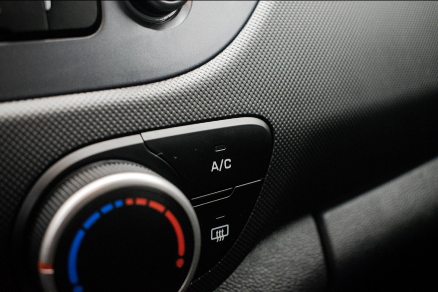 Hyundai i10 1.0i Comfort Luxury ORG NL [ Carplay Cruise Control Parkeersensoren Navigatie DAB+ Airco ]