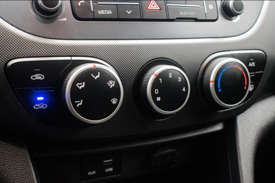 Hyundai i10 1.0i Comfort Luxury ORG NL [ Carplay Cruise Control Parkeersensoren Navigatie DAB+ Airco ]
