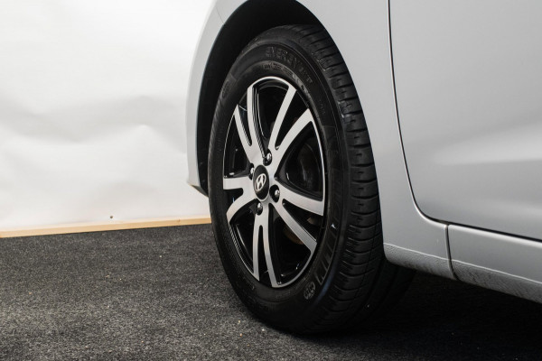 Hyundai i10 1.0i Comfort Luxury ORG NL [ Carplay Cruise Control Parkeersensoren Navigatie DAB+ Airco ]