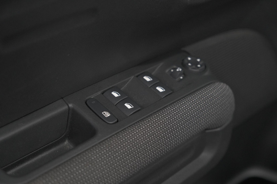 Citroën C3 Aircross PureTech 130 EAT6 Shine | Parkeersensoren | Apple Carplay | Stoelverwarming