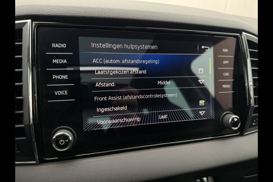 Škoda Karoq 1.5 TSI ACT Style | Pano | Elek. Trekhaak | LED | Carplay | Camera | Navi | PDC
