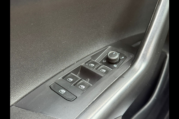 Volkswagen Taigo TSI 110PK DSG R-LINE BUSINESS IQ-LIGHT/CARPLAY/PANORAMADAK