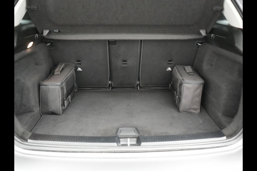 Mercedes-Benz B-Klasse 250 e Progressive PHEV 218pk Dealer O.H | Trekhaak Af Fabriek | 360 Camera | Blis | Sportstoelen & Stuur Verwarmd | Apple Carplay | Widescreen | Navigatie | Virtual | DAB | L.M 17"| Plug In Hybrid |