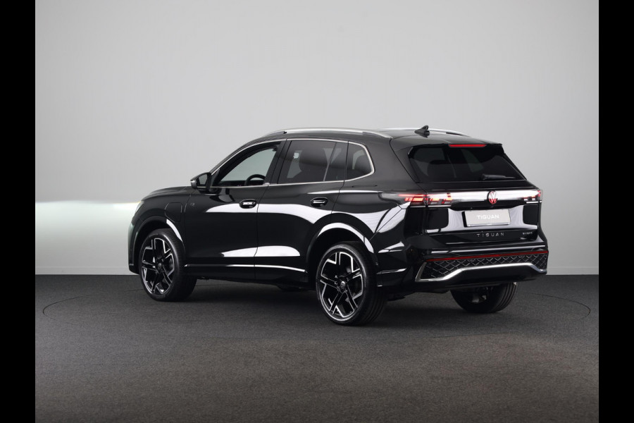 Volkswagen Tiguan R-Line Edition 1.5 eHybrid 272 PK DSG | 20" LM | IQ.Light | 360 graden camera | Panoramadak | Stoelventilatie |