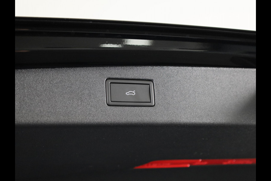 Volkswagen Tiguan R-Line Edition 1.5 eHybrid 272 PK DSG | 20" LM | IQ.Light | 360 graden camera | Panoramadak | Stoelventilatie |